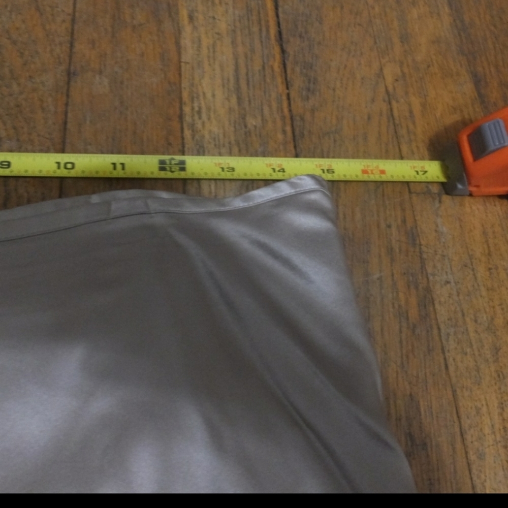 Elegant and Flirty Taupe Silk Skirt by Walter - Picture 10 of 12